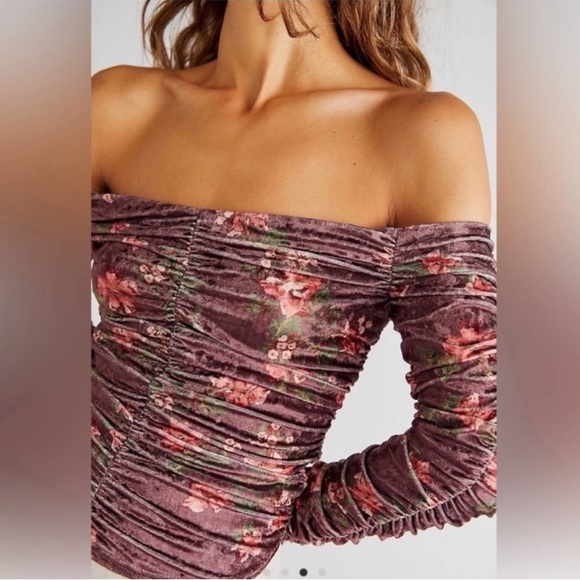 Free People Reina Off The Shoulders Velvet Top Romantic - Picture 3 of 7